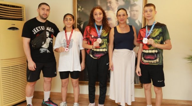Şampiyon sporculardan Selçuk Belediyesi'ne ziyaret