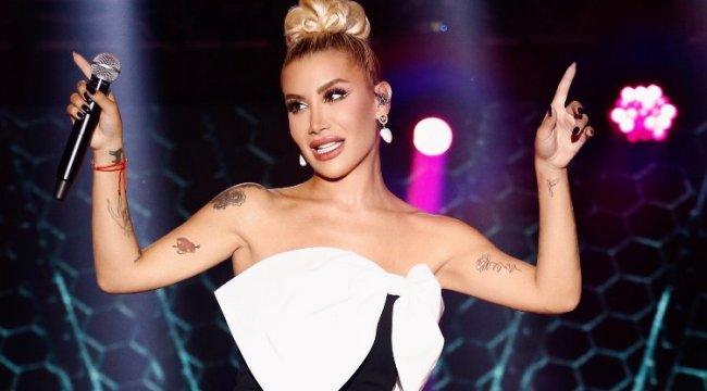 Sevgilisi konserine gelemedi, şampanya gönderdi