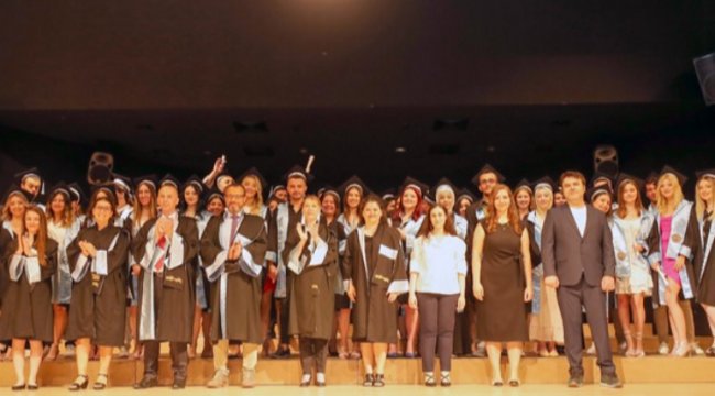 Trakya Üniversitesi'nde iki ayrı fakülte daha kep fırlattı