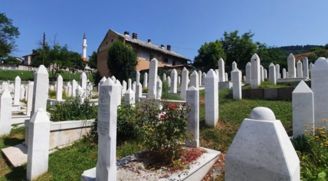 Trakya Üniversitesi'nden İzzetbegoviç'in kabrine ziyaret