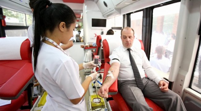 Türk Kızılayı kan bağış ekipleri 15 Temmuz'da meydanlarda