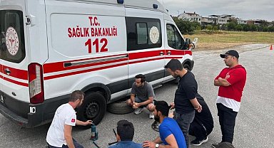 Ambulans sürüş tekniklerini öğrendiler