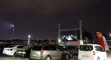 Bursa Büyükşehir'den yıldızların altında araç sineması