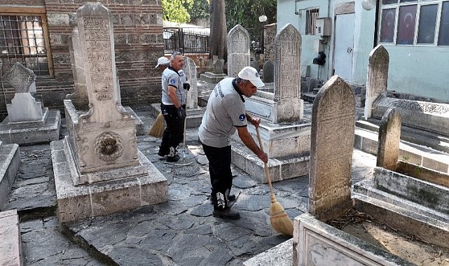 Bursa'da hazireler rutin temizlikte