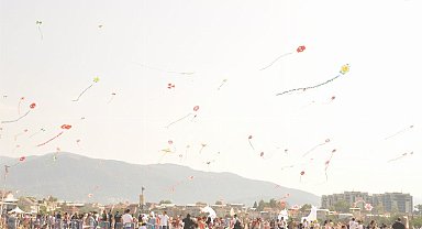 Bursa'da 'Zafer'e özel uçurtma şenliği