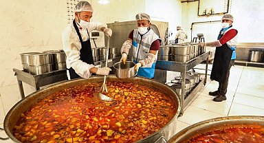 Büyükşehirden evlere sıcak yemek yardımı