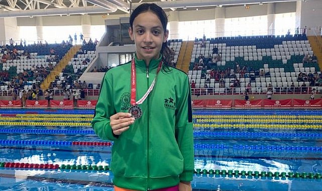 Çayırovalı sporcular yüzmede madalyaları topladı
