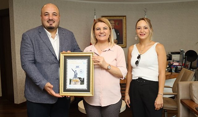 Cumhuriyetin 100. yılına özel pul Başkan Hürriyet'e hediye edildi