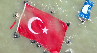 Denizde Türk Bayrağı gururu