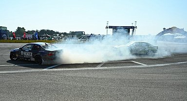 Driftin en iyileri Bursa'da sahne aldı... Tozu dumana kattılar