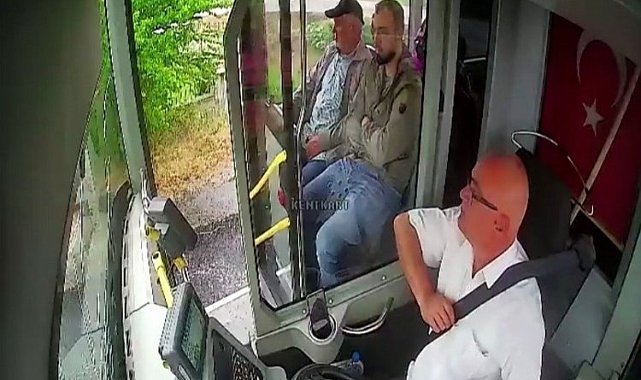 Düzce'de otobüs şoföründen duygulandıran davranış