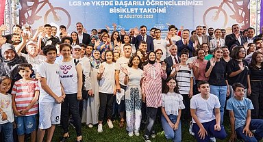 Gaziantep'in başarılı öğrencilerine bisikletler Cevdet Yılmaz'dan