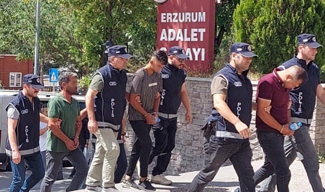 Göçmen kaçakçılığı yapan şahıslar polisten kaçamadı