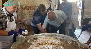 İmaret Müzesi'nin kazanlarında aşure kaynadı