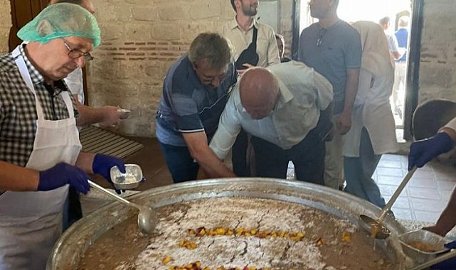 İmaret Müzesi'nin kazanlarında aşure kaynadı