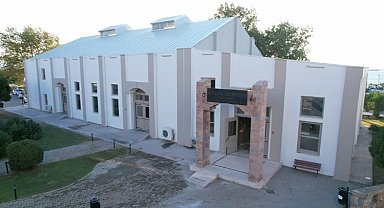 İsmet İnönü Kültür Merkezi Ayvalık'a yakıştı