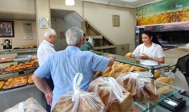 Karabağlar'da asfaltlama sıcak dinlemiyor