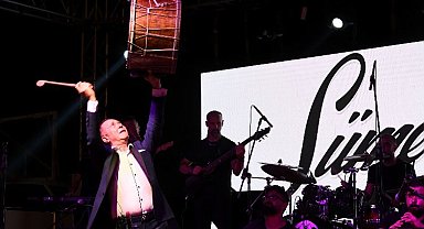 Karabağlar'da Sümer Ezgü'lü 101. yıl coşkusu