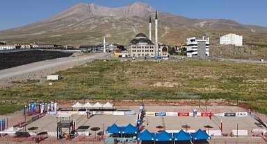 Kayseri Erciyes'te plaj voleyboluna geri sayım