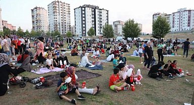 Kayseri Melikgazi'de açık havada sinema keyfi