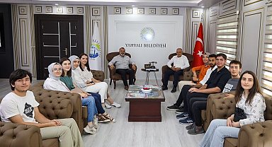 Kayseri Yahyalı'dan yeni üniversitelilere tebrik