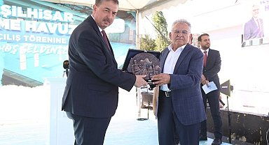 Kayseri'nin 'orkestra şefi' Memduh Büyükkılıç