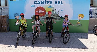 Konya'da camiye gelenler bisikletleri kaptı