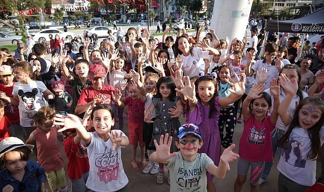 Kütahyalı çocuklar Zafer Meydanı'nda buluştu