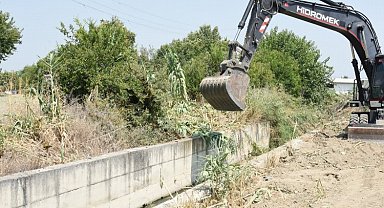 Manisa'da dere temizlikleri sürüyor