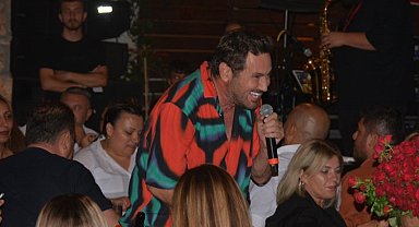 Metin Arolat'tan seyircilerin arasında konser