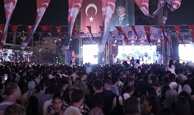 Meydanlarda 30 Ağustos coşkusu