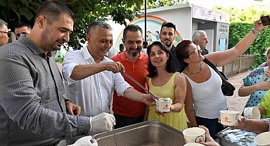Muratpaşa'da aşure ikramı