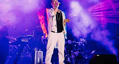 Oğuzhan Koç şarkılarını Kapodakya'da söyledi