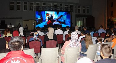Pazaryeri'nde açık hava sinemasına yoğun ilgi
