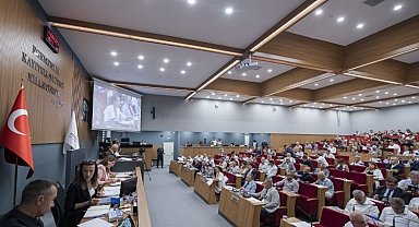 Soyer: "Büyükşehir kale gibi ayakta"