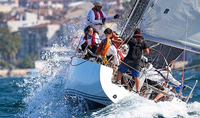 Tirilye'de Olympos Regatta mücadelesi nefes kesti