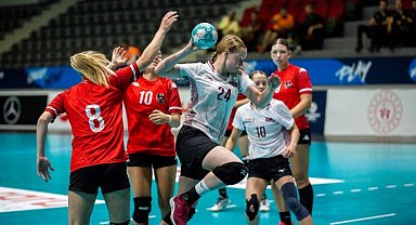 U17 Kızlar Avrupa Şampiyonası'na üstün başladı