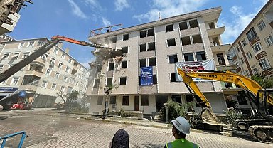 Yüksek riskli binalar yıkılıyor