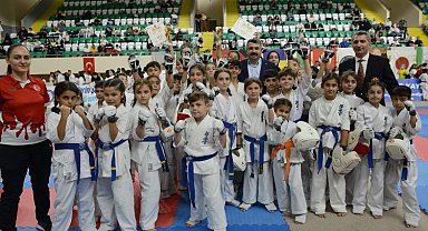 Bursa Yıldırımlı karatecilerden 50 madalya