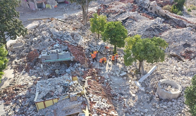 Büyükşehir deprem bölgesinde çalışmalarını sürdürüyor