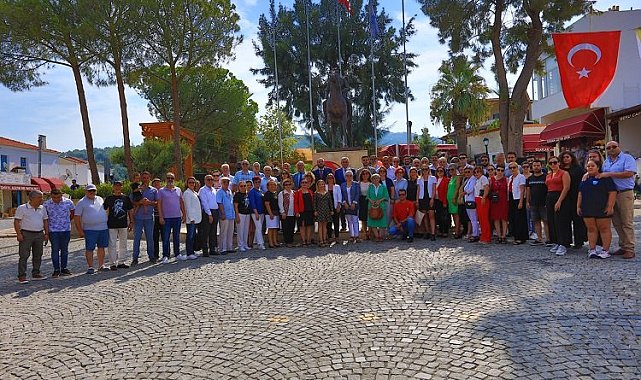 CHP Güzelbahçe'den Ata'ya 100. yıl çelengi