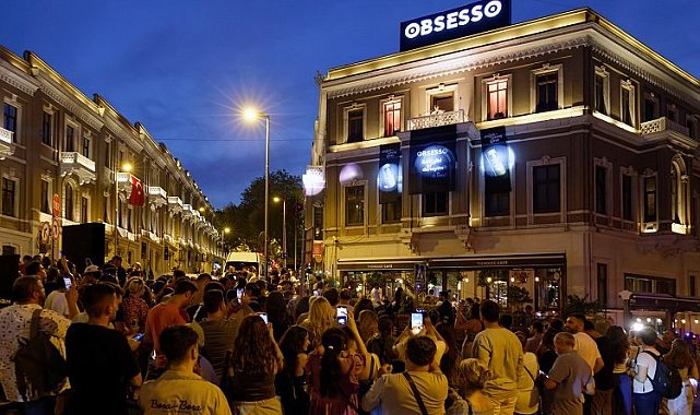 Harun Tekin'den sürpriz mini konser