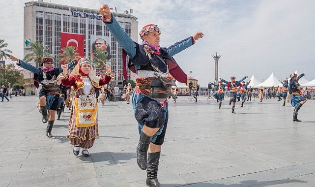 İzmir'de kurtuluş coşkusu