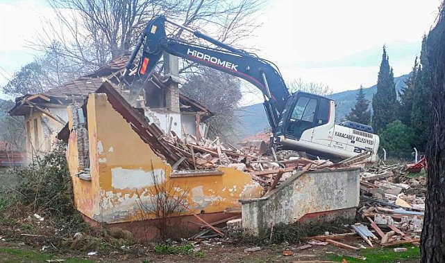 Karacabey'de metruk bina yıkımları son sürat