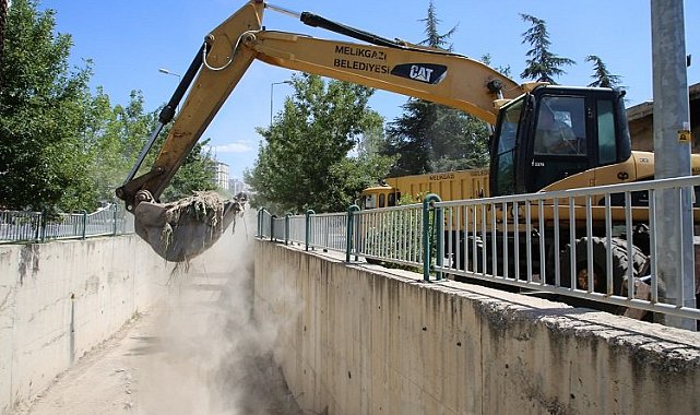 Kayseri Melikgazi'de kanallara temizlik