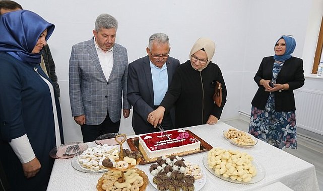 Kayseri'de kadın kooperatifinden gilaburulu pasta sürprizi