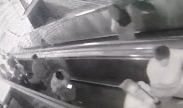 Kocaeli'de yürüyen merdivenlerde sorumsuz hareket