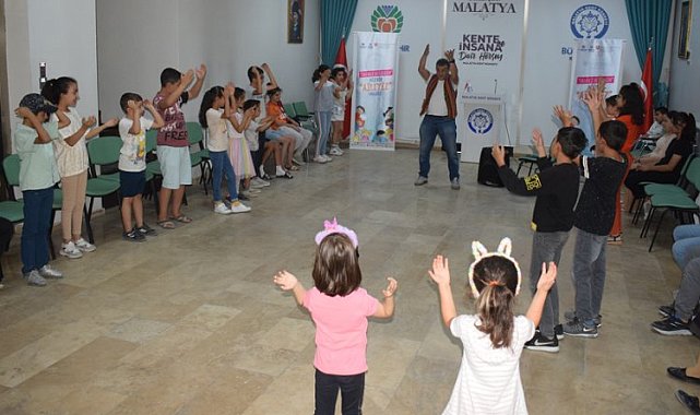 Malatya'da 'yalnız değilsin'de çocuk güvenliği konuşuldu