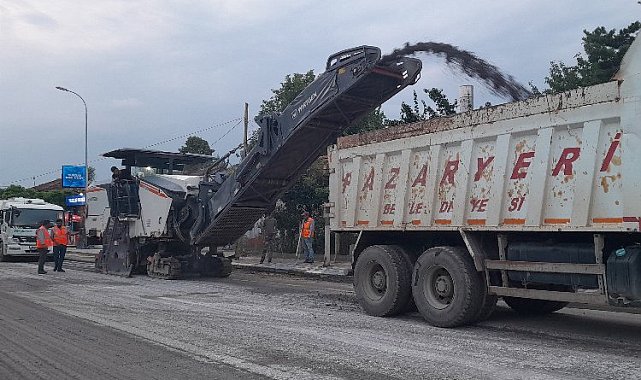 Pazaryeri caddelerine 'trimer'li makyaj