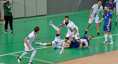 Sakarya Büyükşehir Hentbol Trabzon'u farkla geçti: 33-42
